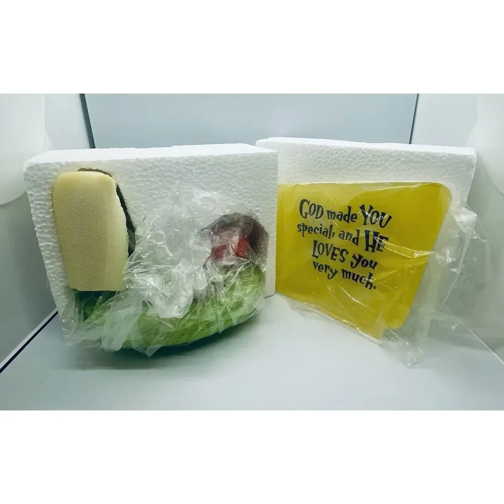 Vintage 1999 Veggie Tales Hallmark God Made You Special Figurine Bob Larry New